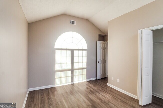 Building Photo - 1376 Trafalgar Way