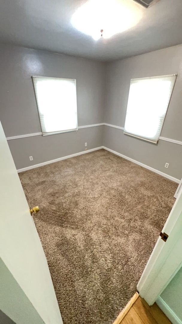 Building Photo - Large 4 Bedroom Orchards Home with private...