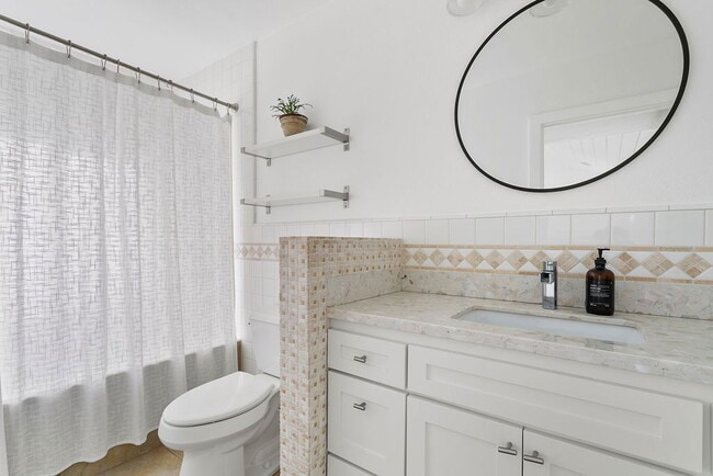 Building Photo - 940 Dogwood St