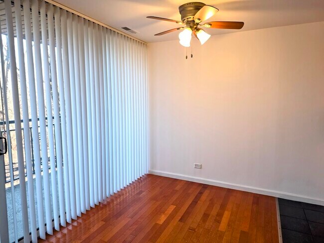 Building Photo - 5950 Oakwood Dr