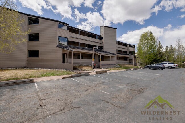 Building Photo - Steps to the Runs, Mountain Views, Spacious Ski Run 1 Bedroom Condo
