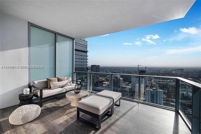 Building Photo - 851 NE 1st Ave