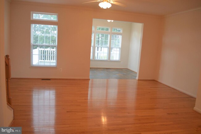 Building Photo - 200 Monroe Point Dr
