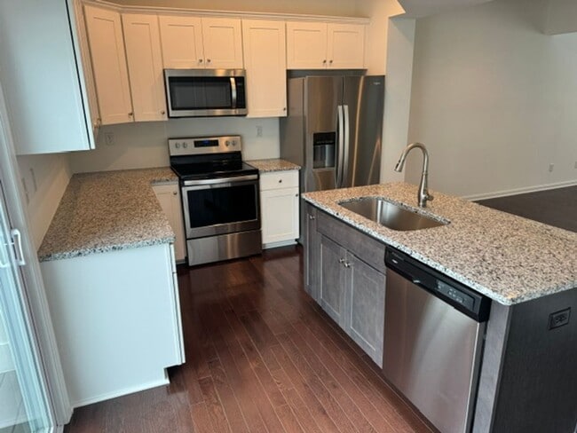 Building Photo - 3 bedroom/2 Bath Townhome Warrendale, PA