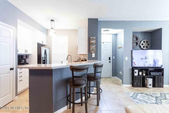 Building Photo - 13700 Richmond Park Dr N