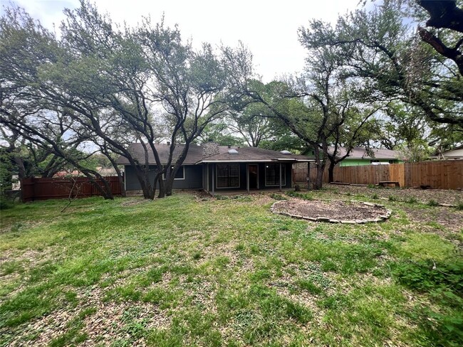 Building Photo - 2403 La Rochelle Dr