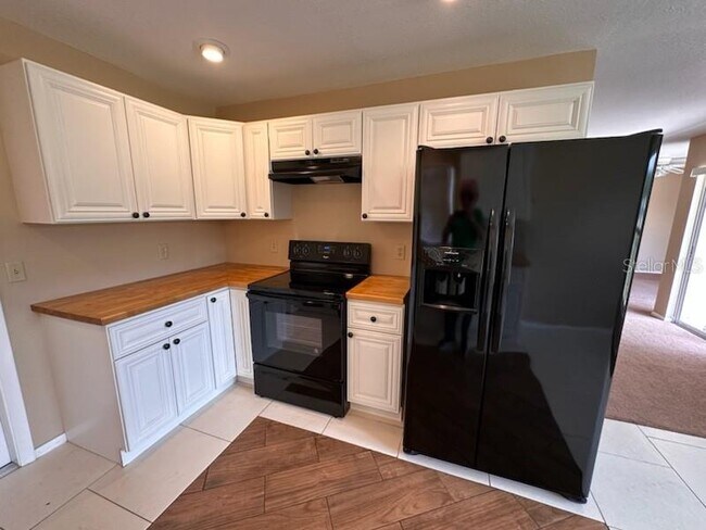 Building Photo - 350 Buttonwood Dr