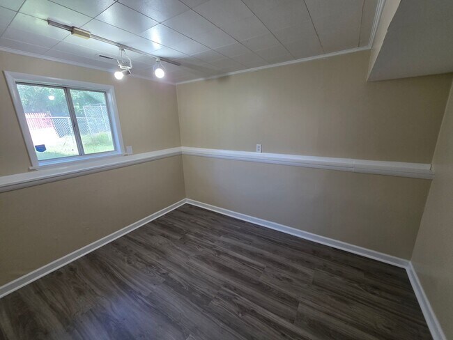 Building Photo - 32 Golden Rod Ln