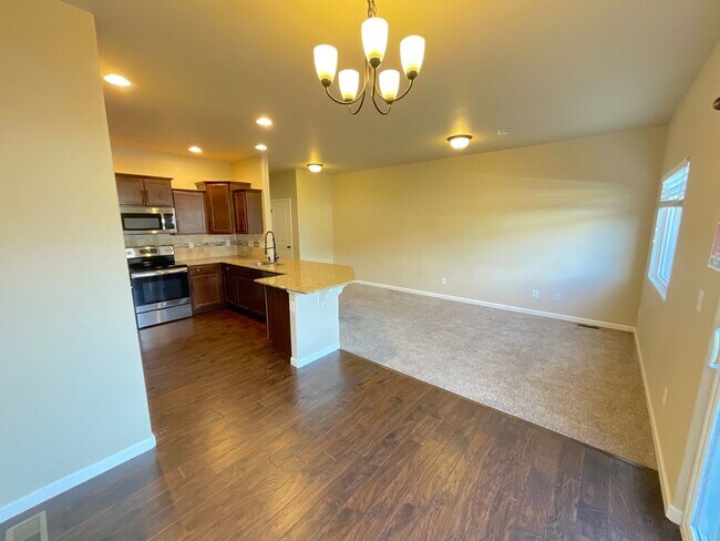 Building Photo - 3 Bedroom Townhome Available Near Dublin Blvd & Bridle Pass Dr!
