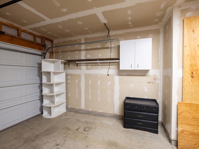 Building Photo - 686-800 Bamboo Way - Susanville