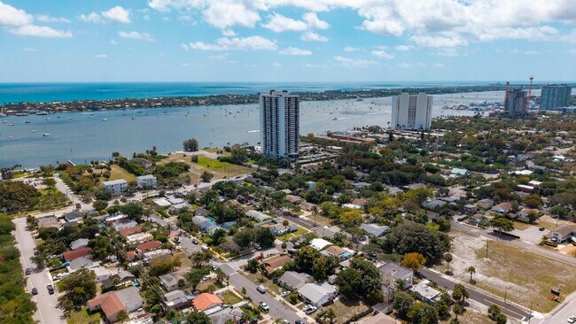 Building Photo - Charming 2-Bed With Backyard Oasis In West Palm Beach!