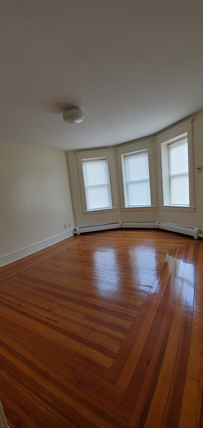 Living room angle - 21 Walter St