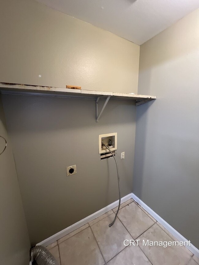 Building Photo - Beautifully Renovated 3-bedroom 2 Bathroom...