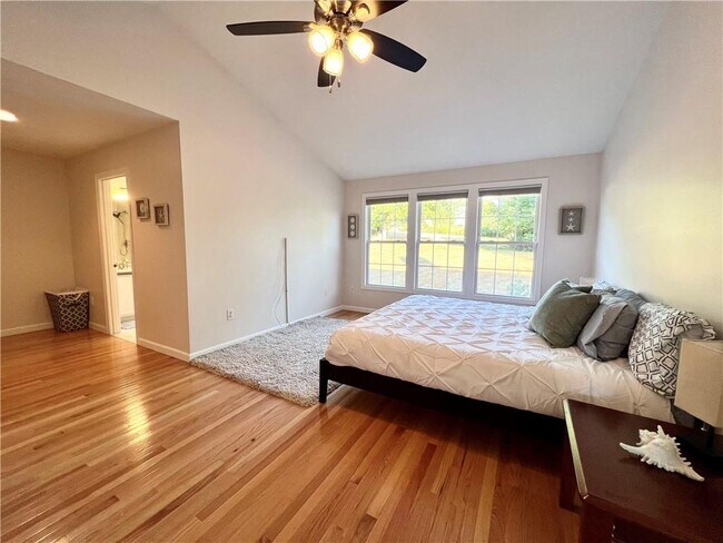 Building Photo - 65 Carriage Trl