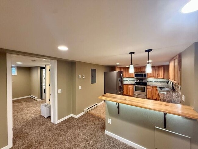 Building Photo - ***MOVE IN SPECIAL*** 2 WEEKS FREE Beautifully Remodeled 1 Bedroom / 1 Bath Unit in the Heart of ...