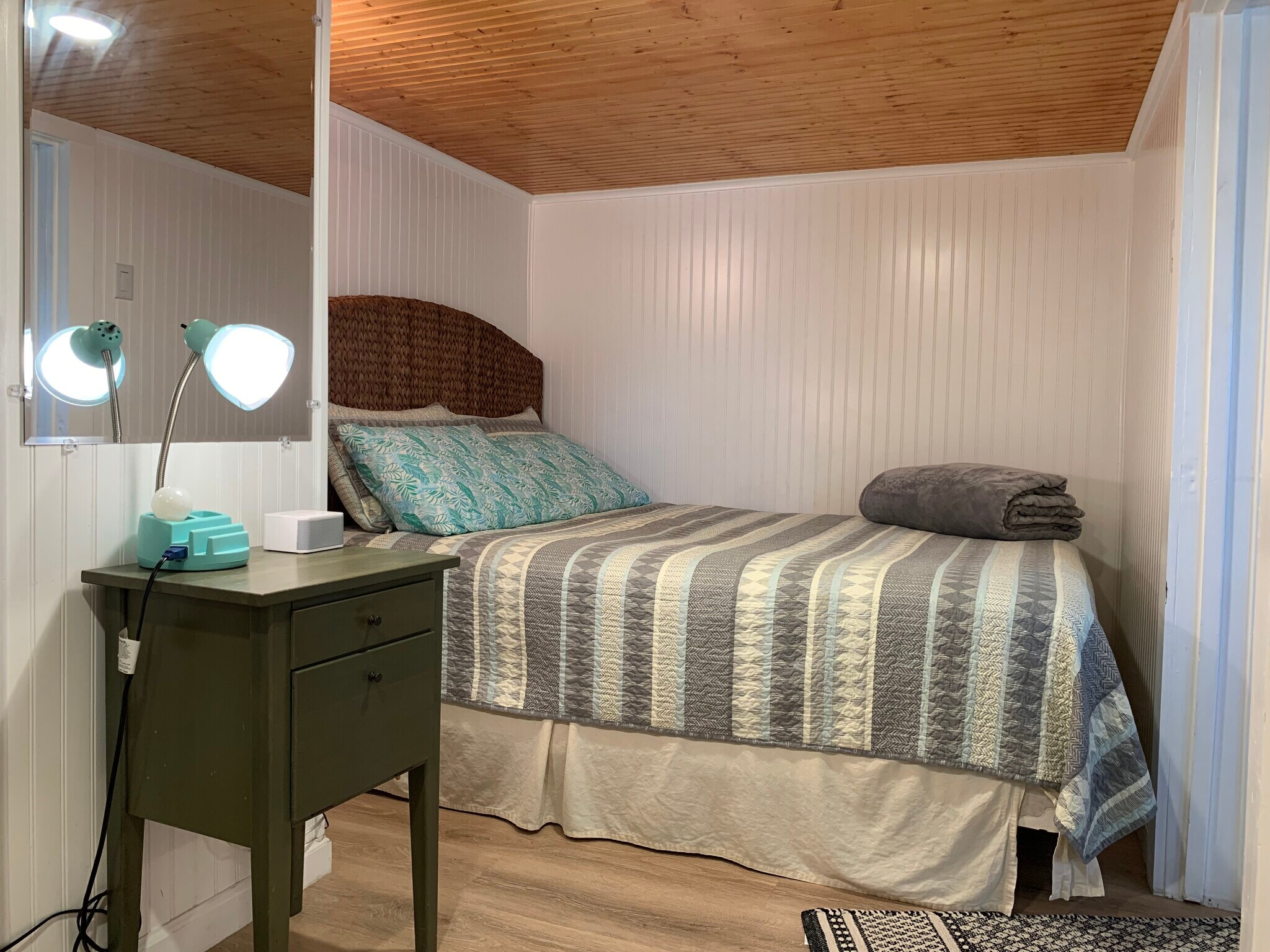 #B. Bedroom. 1x1 fully furnished and all bills included. Galveston TX 77550 - 4408 Avenue S 1/2