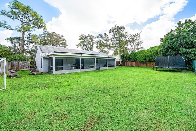 Building Photo - 1252 Raintree Ln
