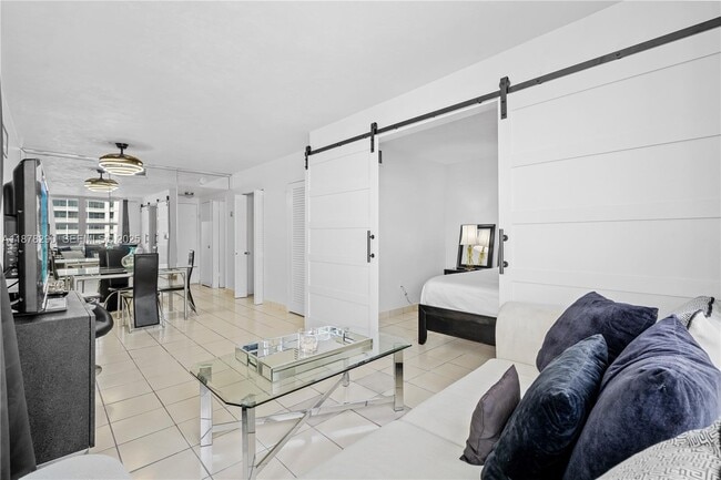 Building Photo - 2899 Collins Ave