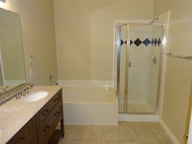 Building Photo - 4848 Carrotwood Dr