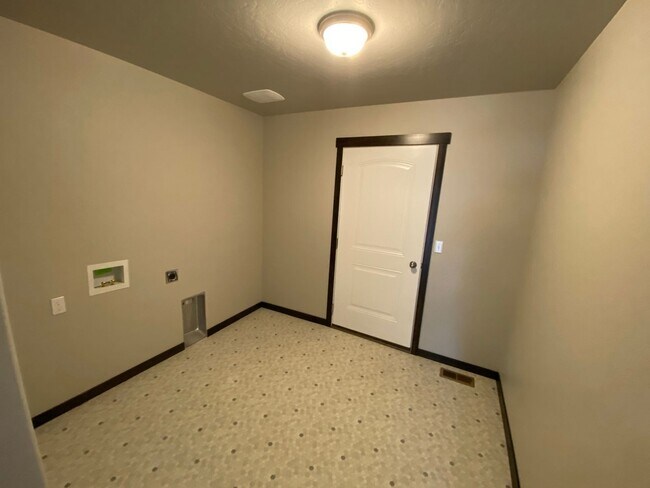 Building Photo - 3 Bedroom Home in Brookshire!