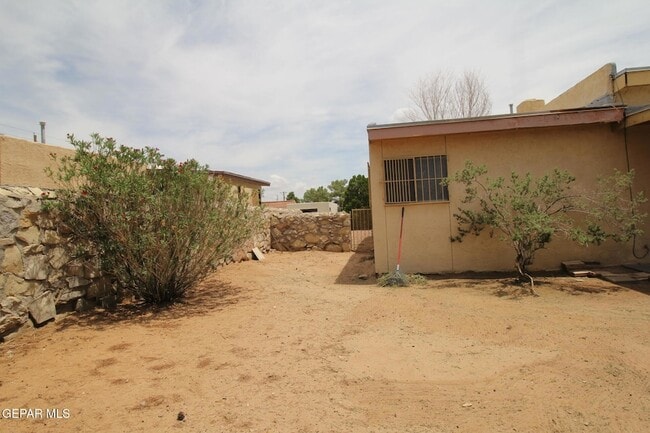 Building Photo - 10711 Ivanhoe Dr