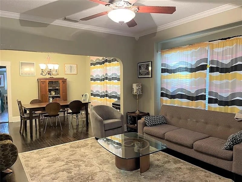 Living room / dining room - 419 E Belmar St