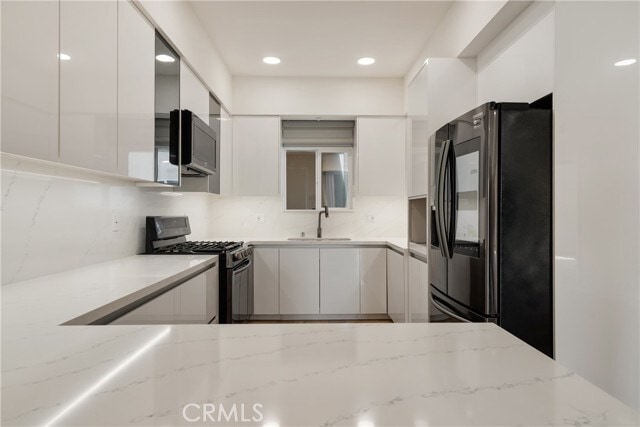 Building Photo - 820 S Wilton Pl