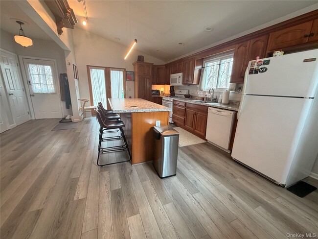 Building Photo - 81 S Mesier Ave