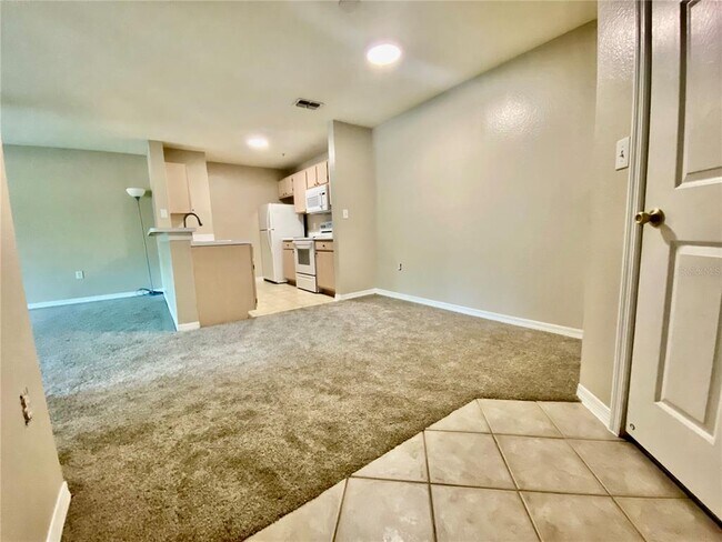Building Photo - 5459 Vineland Rd