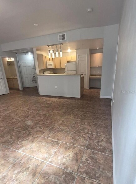 Building Photo - 1990 Erving Cir