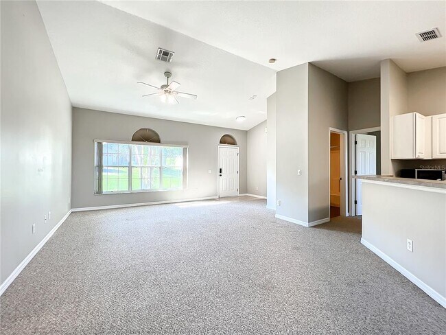 Building Photo - 1364 Hillview Dr