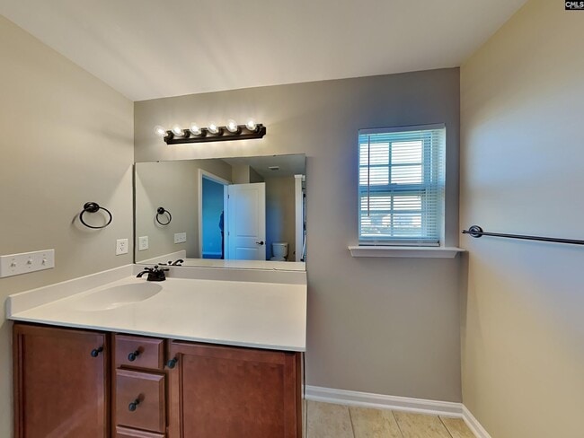 Building Photo - 651 Braekel Way