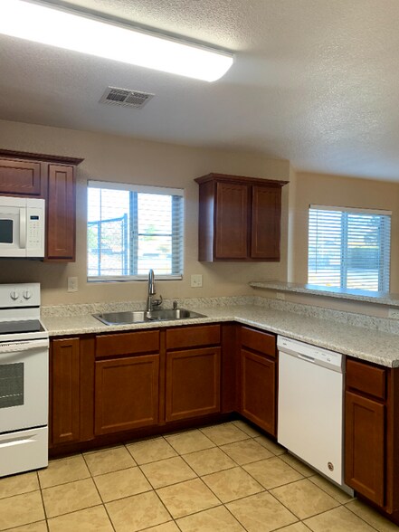 Building Photo - 6345 Reynolds Dr