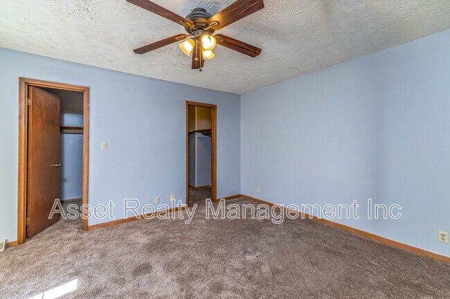 Building Photo - 9104 Woodpark Ln NW