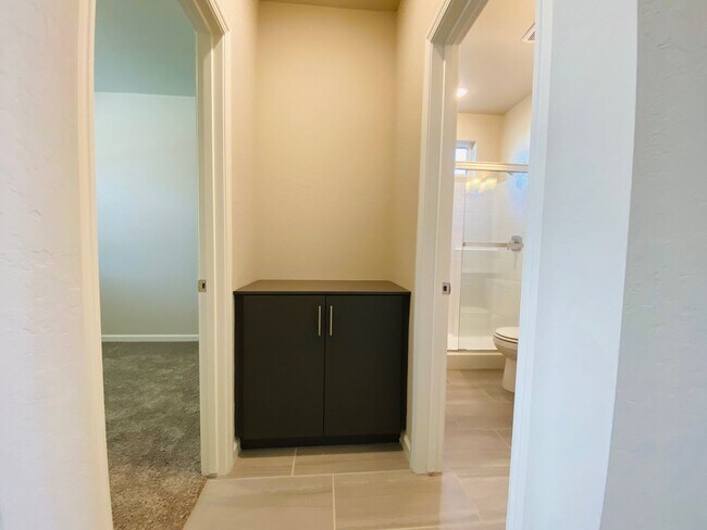 Building Photo - COMING SOON! $2,750 Ashlan & Highland, 4 B...
