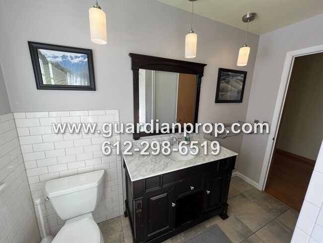 Building Photo - Updated Roseville House on Large Corner Lo...