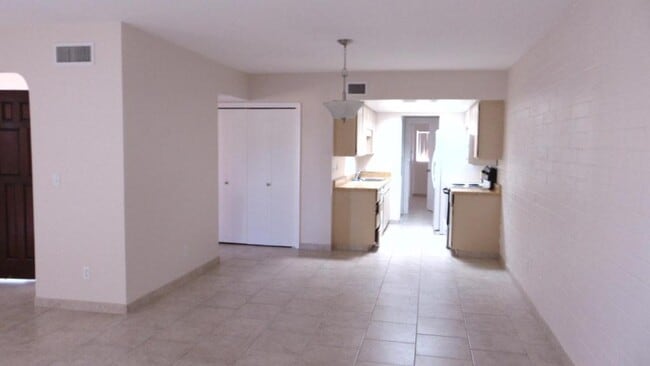 Building Photo - 428 N Calle Del Diablo