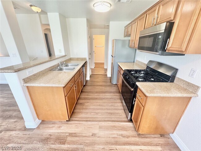 Building Photo - 7701 W Robindale Rd