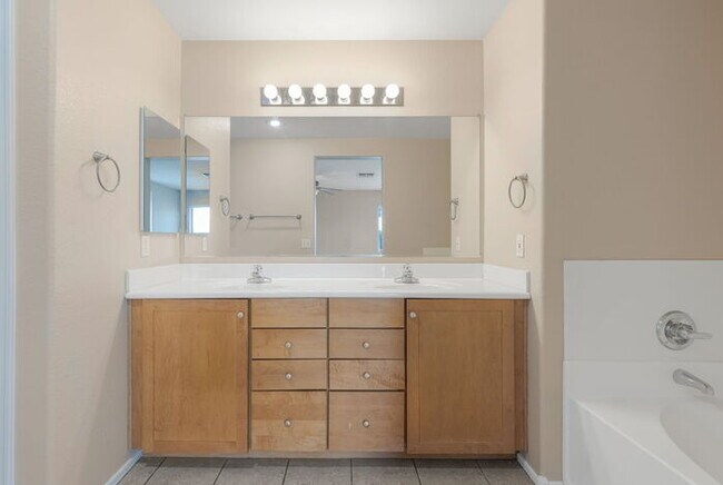Building Photo - 3828 E Jasper Dr