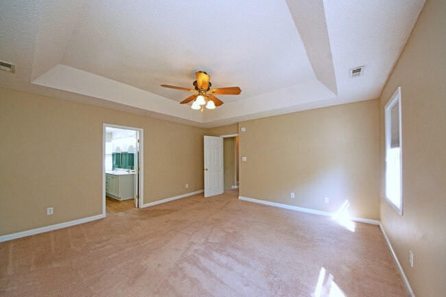 Building Photo - 1112 Huff Dr