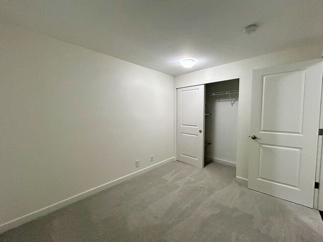 Building Photo - Bellevue Condo