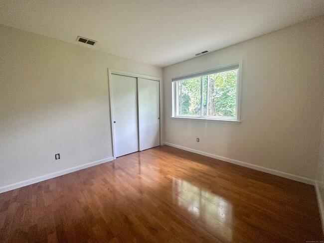 Building Photo - 141 Davis Ave