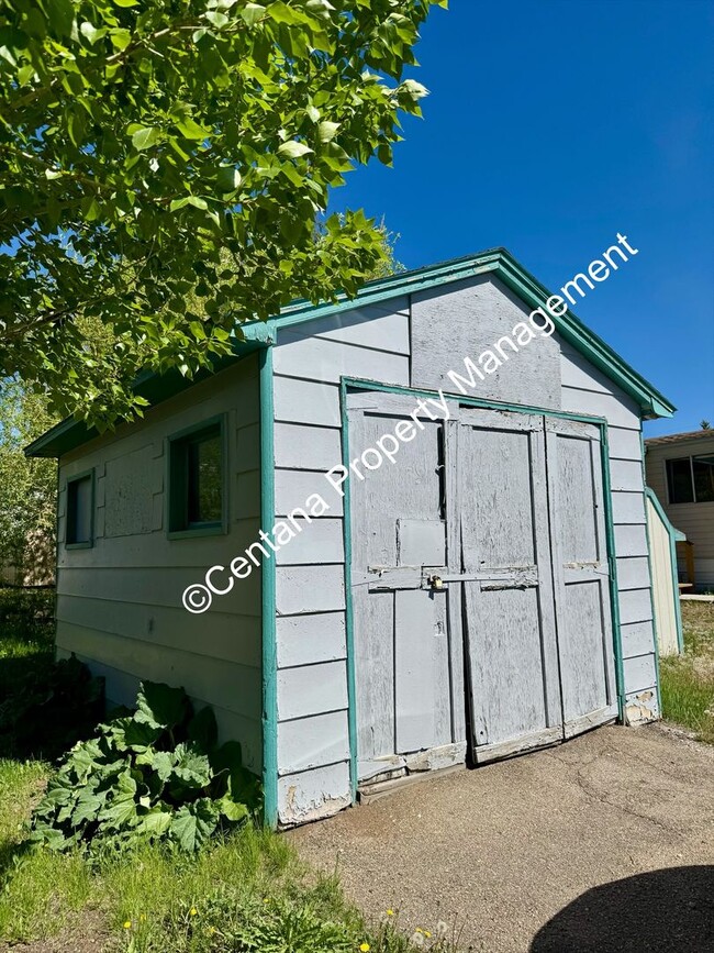 Building Photo - 3 Bedroom 2 Bath Home