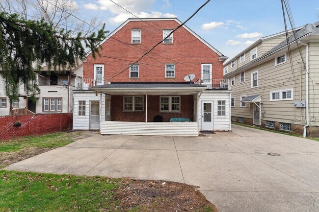 Building Photo - 13108 Cedar Rd