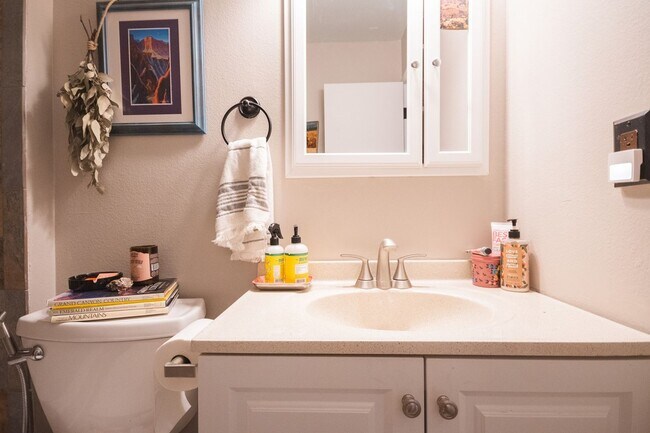 Building Photo - BEAUTIFUL 4 BEDROOM / 3 BATH HOME IN LAFAY...