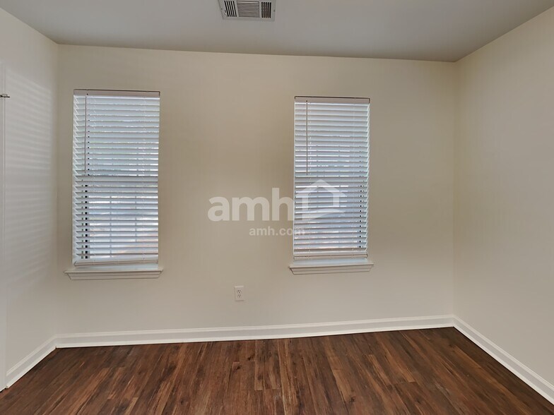 Building Photo - 408 Fairlawn Dr