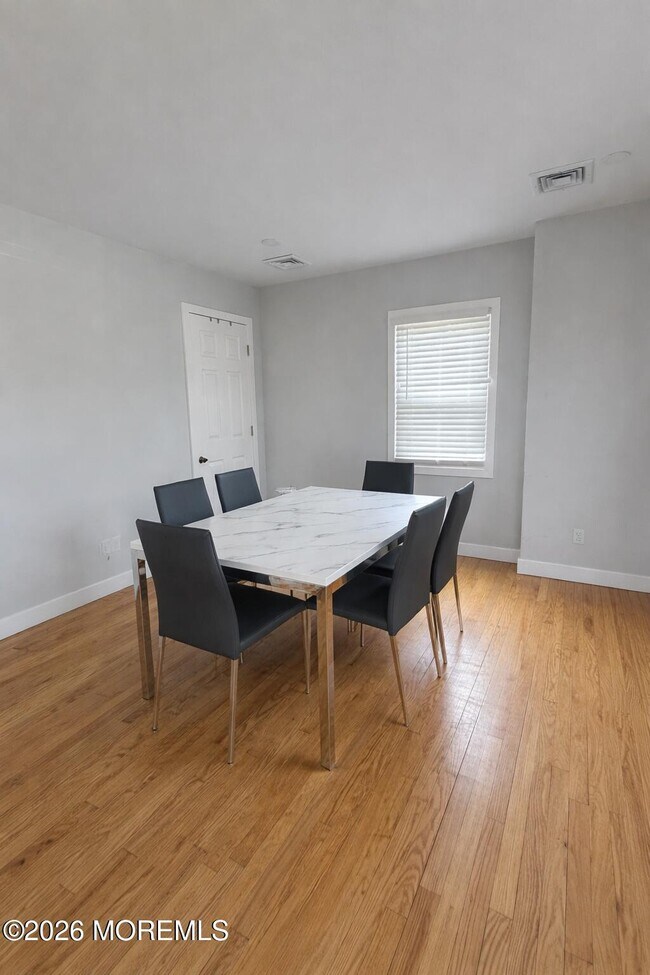 Building Photo - 10 Cambell Ct