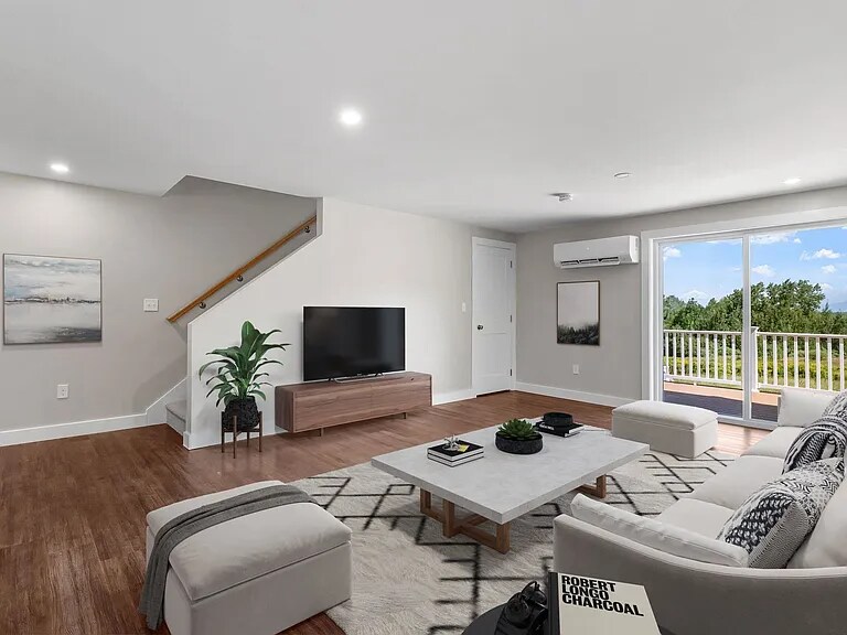 Building Photo - 84 Old Lake Shore Rd