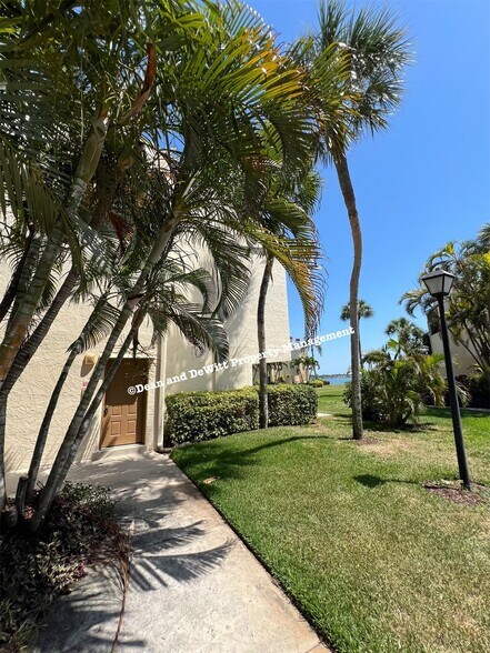 Building Photo - 2 Bed/2 Bath - Unit P8