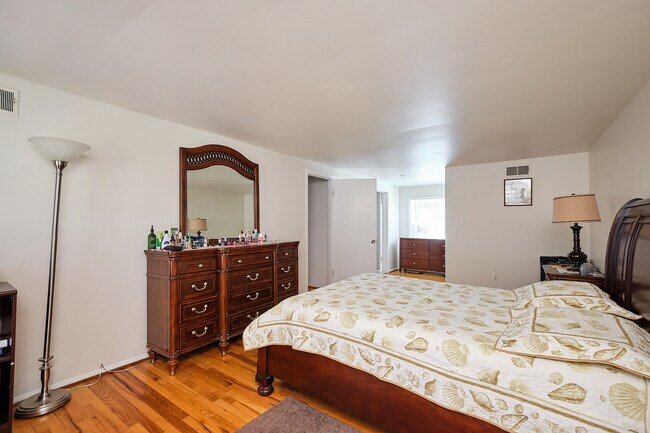 Building Photo - 9124 Orchard Brook Dr